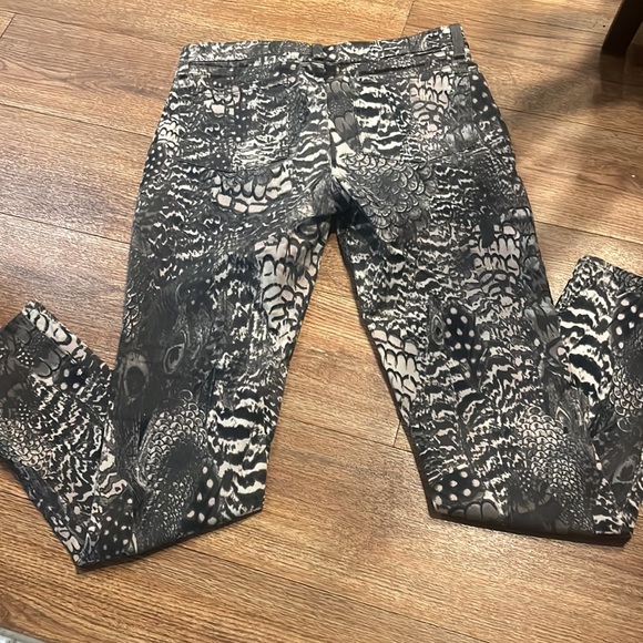 Cute jeans. - Picture 3 of 3